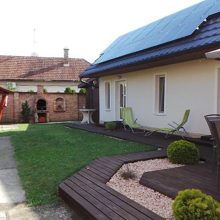 Rozalia Apartman Gyula Exterior foto
