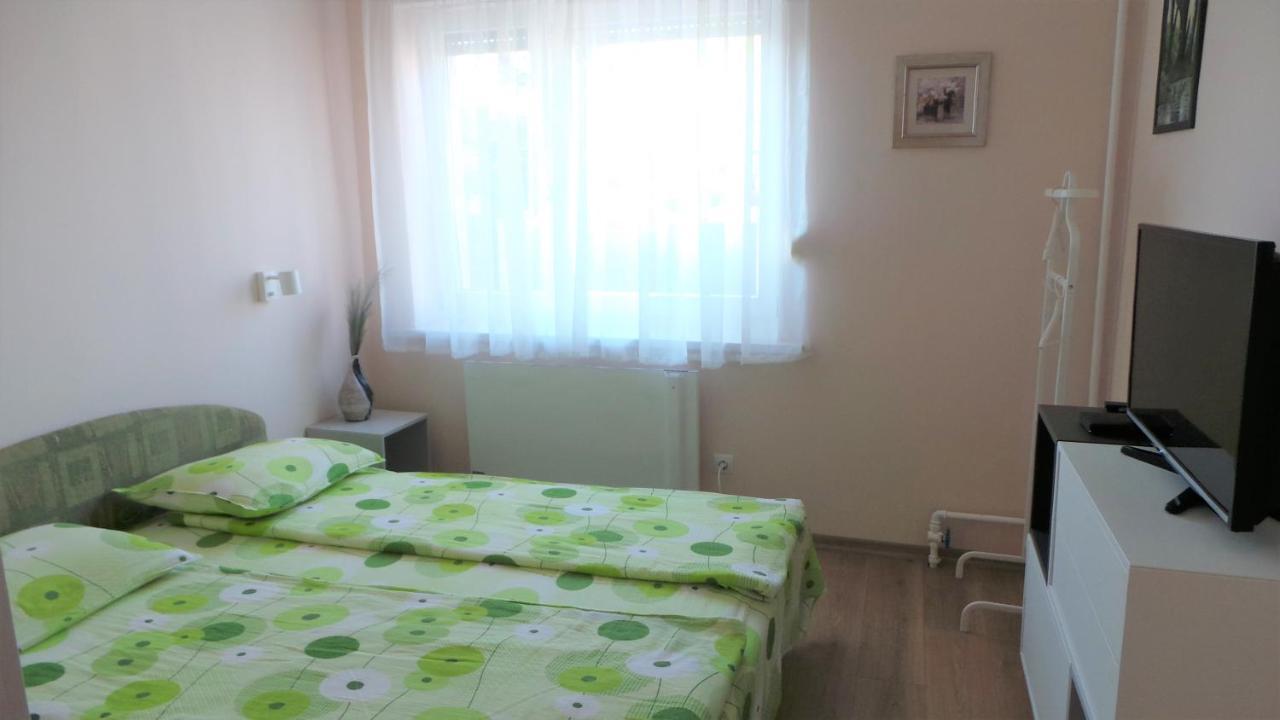Rozalia Apartman Gyula Exterior foto