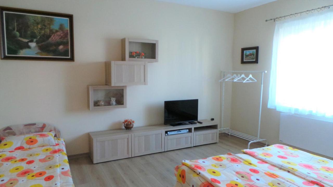 Rozalia Apartman Gyula Exterior foto