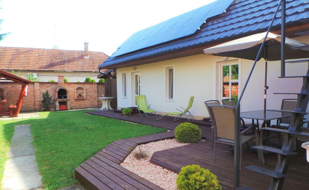 Rozalia Apartman Gyula Exterior foto