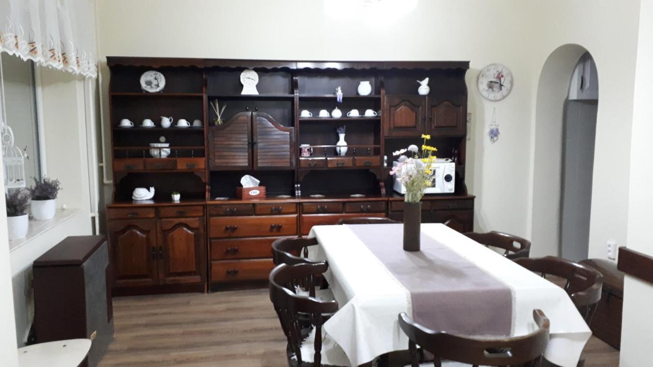 Rozalia Apartman Gyula Exterior foto