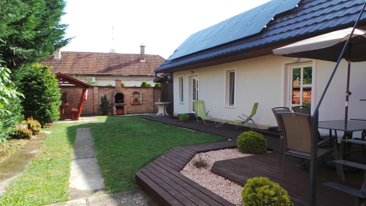 Rozalia Apartman Gyula Exterior foto