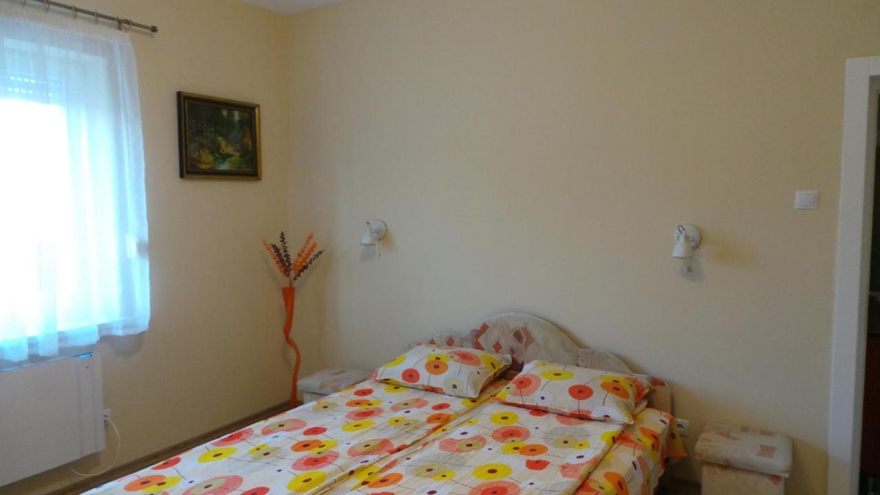 Rozalia Apartman Gyula Exterior foto